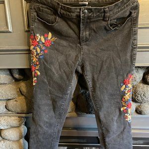Very Cute - Skinny, black embroidered jeans